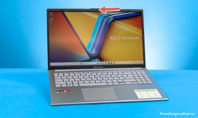 danh-gia-asus-vivobook-go-15-9 Cụm webcam HD được bố trí khéo léo ở cạnh viền trên của màn hình