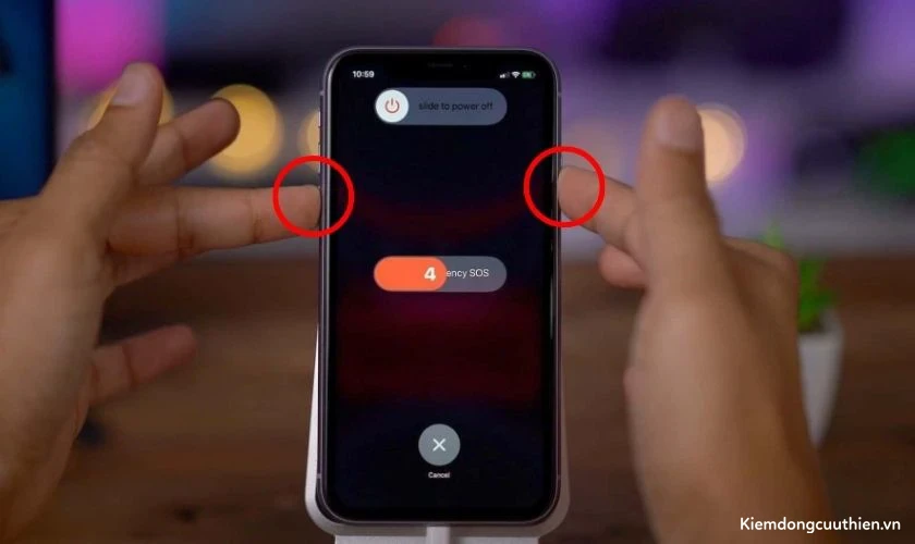 Giữ nút Nguồn và nút Volume cho đến khi thanh trượt Tắt nguồn (Power Off) xuất hiện