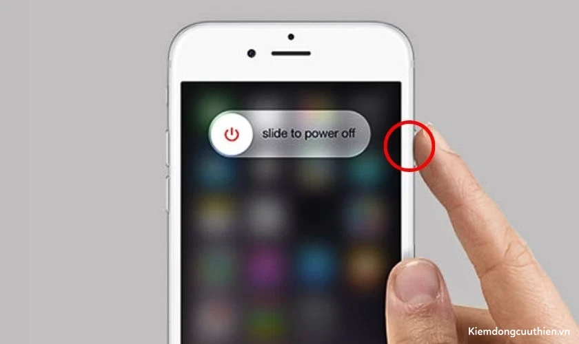 Bạn giữ nút Nguồn cho đến khi thanh trượt Tắt nguồn (Power Off) xuất hiện