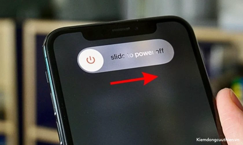 bạn tiến hành vuốt thanh trượt Tắt nguồn (Power Off) sang bên phải