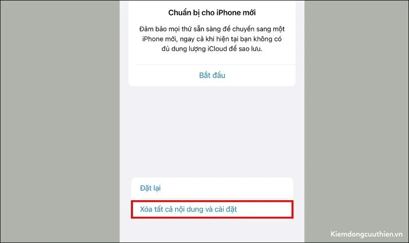 Bạn chọn vào Xóa tất cả nội dung và cài đặt