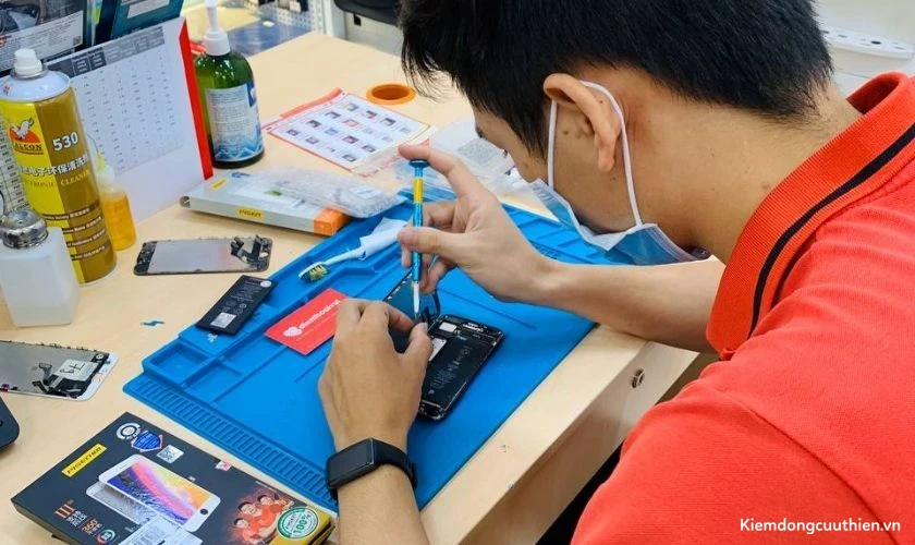 Sửa cảm ứng iPhone bị loạn ở đâu uy tín, giá rẻ tại TPHCM, Hà Nội?