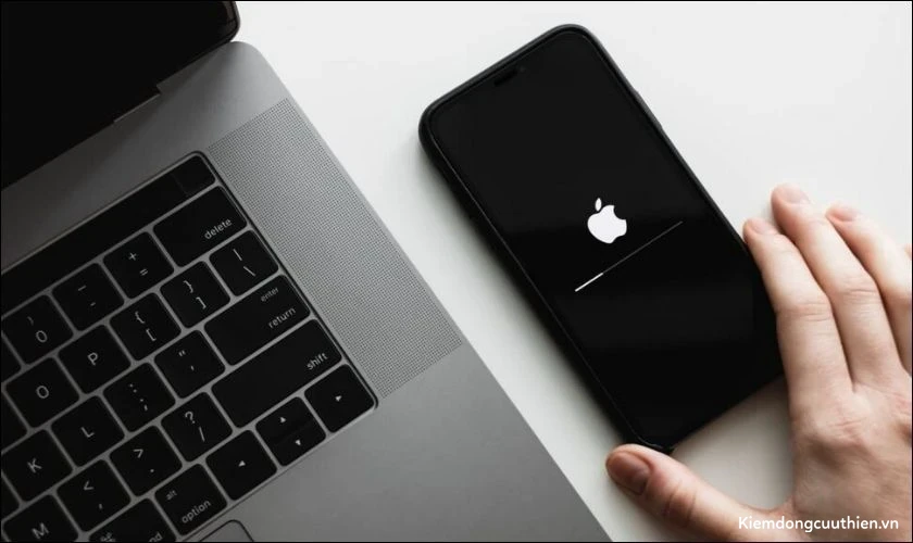 iphone-khong-len-nguon-22 Tại sao iPhone không lên nguồn, khi mở nguồn lại thì pin lại giảm?