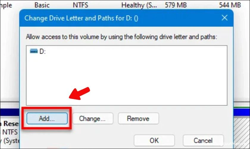 Trước khi xóa ổ đĩa, bạn cần tạo nơi lưu trữ ổ đĩa. Trong trường Change Drive Letter and Paths, bạn click chọn nút Add