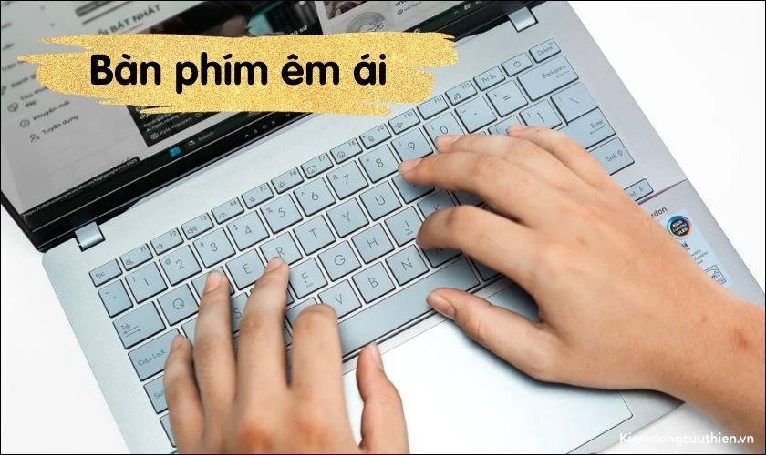 danh-gia-asus-vivobook-s-14-6 Bàn phím trên ASUS Vivobook S14 thuộc dạng chiclet có đèn nền