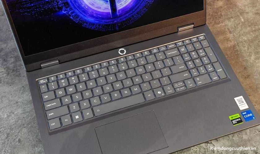 Đánh giá Lenovo LOQ 15IRX11 về bàn phím, loa