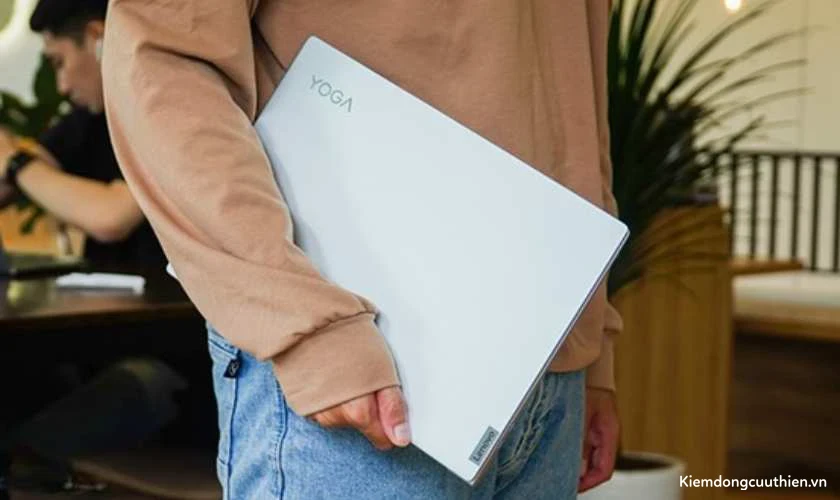 danh-gia-lenovo-yoga-slim-7-15 Lenovo Yoga Slim 7 phù hợp với đối tượng nào?