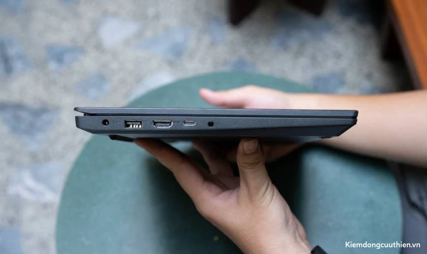 danh-gia-lenovo-yoga-slim-7-7 Đánh giá Lenovo Yoga Slim 7 về khả năng kết nối