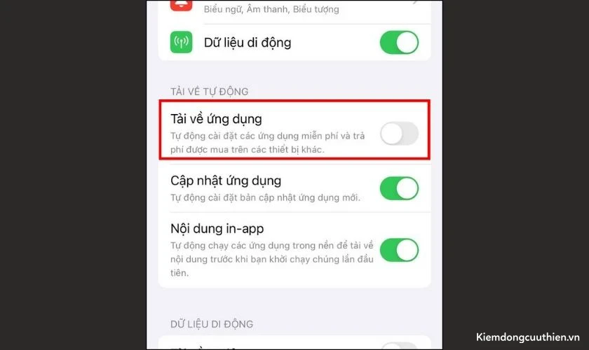 iphone-bi-tut-pin-11 Tìm đến phần Tải về ứng dụng và gạt nút sang trái để tắt chức năng này
