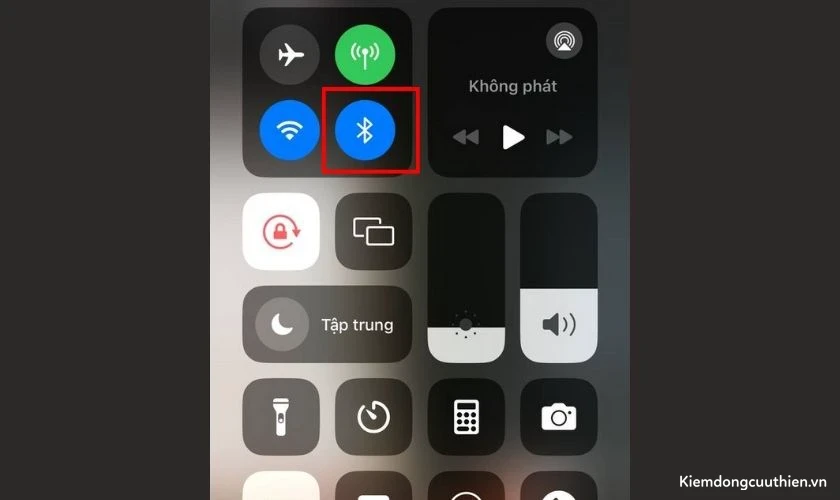 iphone-bi-tut-pin-20 Hạn chế bật Bluetooth liên tục để khắc phục pin iPhone bị tụt nhanh