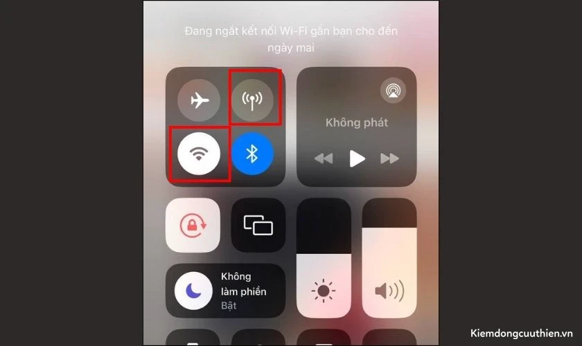 iphone-bi-tut-pin-4 Tắt hết những kết nối Wi-Fi, 3G/4G