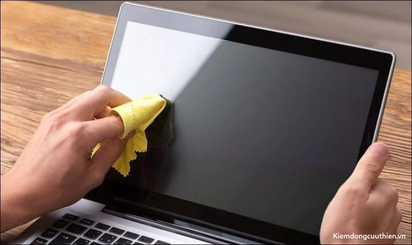 Những điều cần lưu ý khi sử dụng laptop để tránh màn hình bị nhấp nháy 