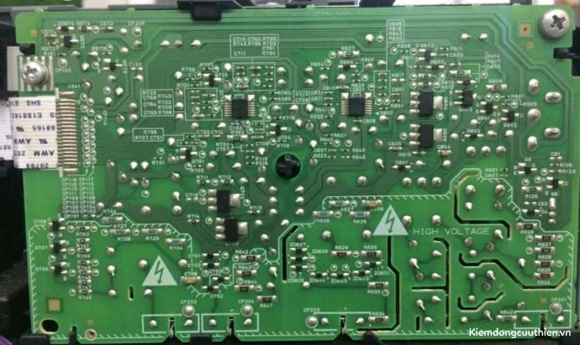 Màn hình laptop bị nhiễu do vỉ cao áp