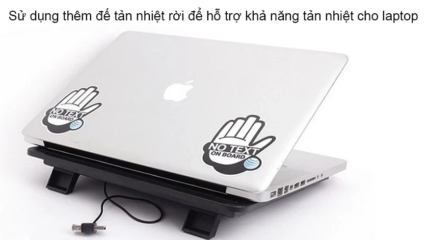 quat-laptop-keu-to-lien-tuc-va-cach-khac-phuc-nhanh-chong-5-min Sử dụng thêm đế tản nhiệt