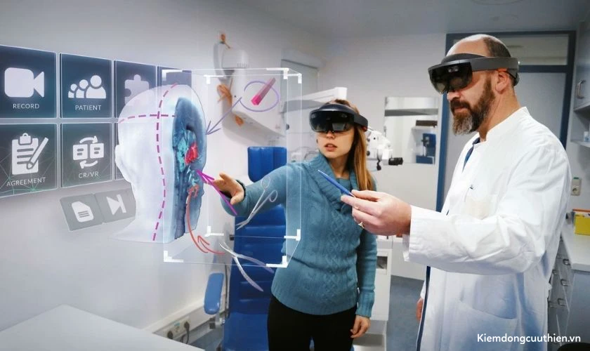 ar-la-gi-06 Trong y tế, AR có thể được sử dụng để hiển thị các mô hình 3D của cơ thể