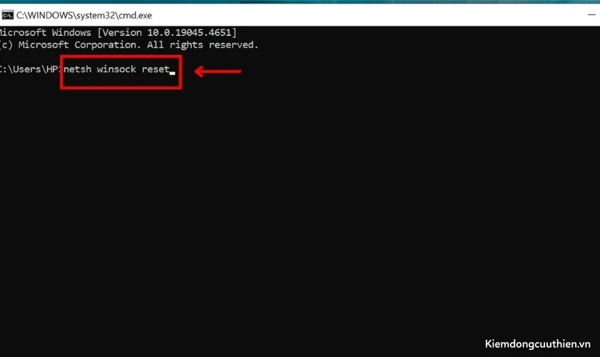 Nhập đúng câu lệnh netsh winsock reset và nhấn Enter